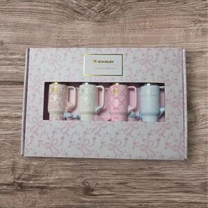 2025 Stanley 1913 x‎ LoveShackFancy  | HOLIDAY ORNAMENT QUENCHER SET  |  IN HAND